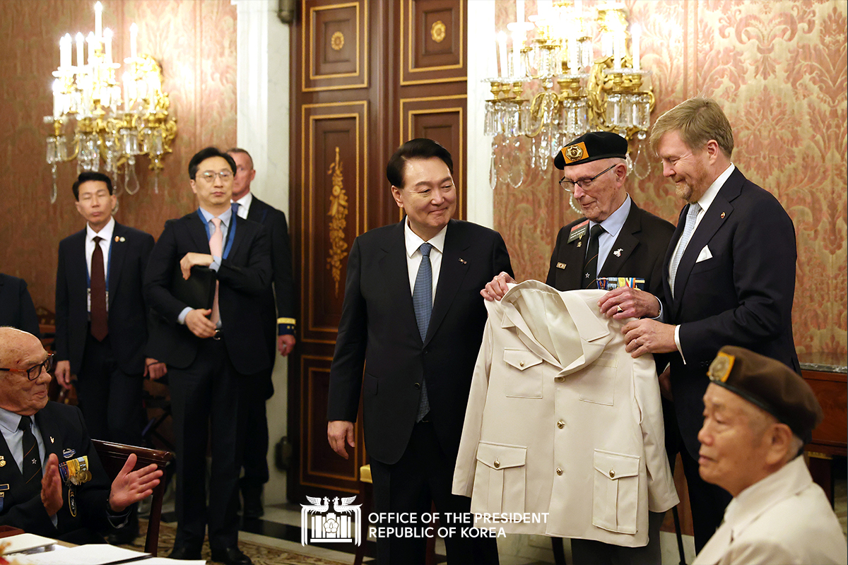 Remarks by President Yoon Suk Yeol at a Meeting with  Dutch Korean War Veterans