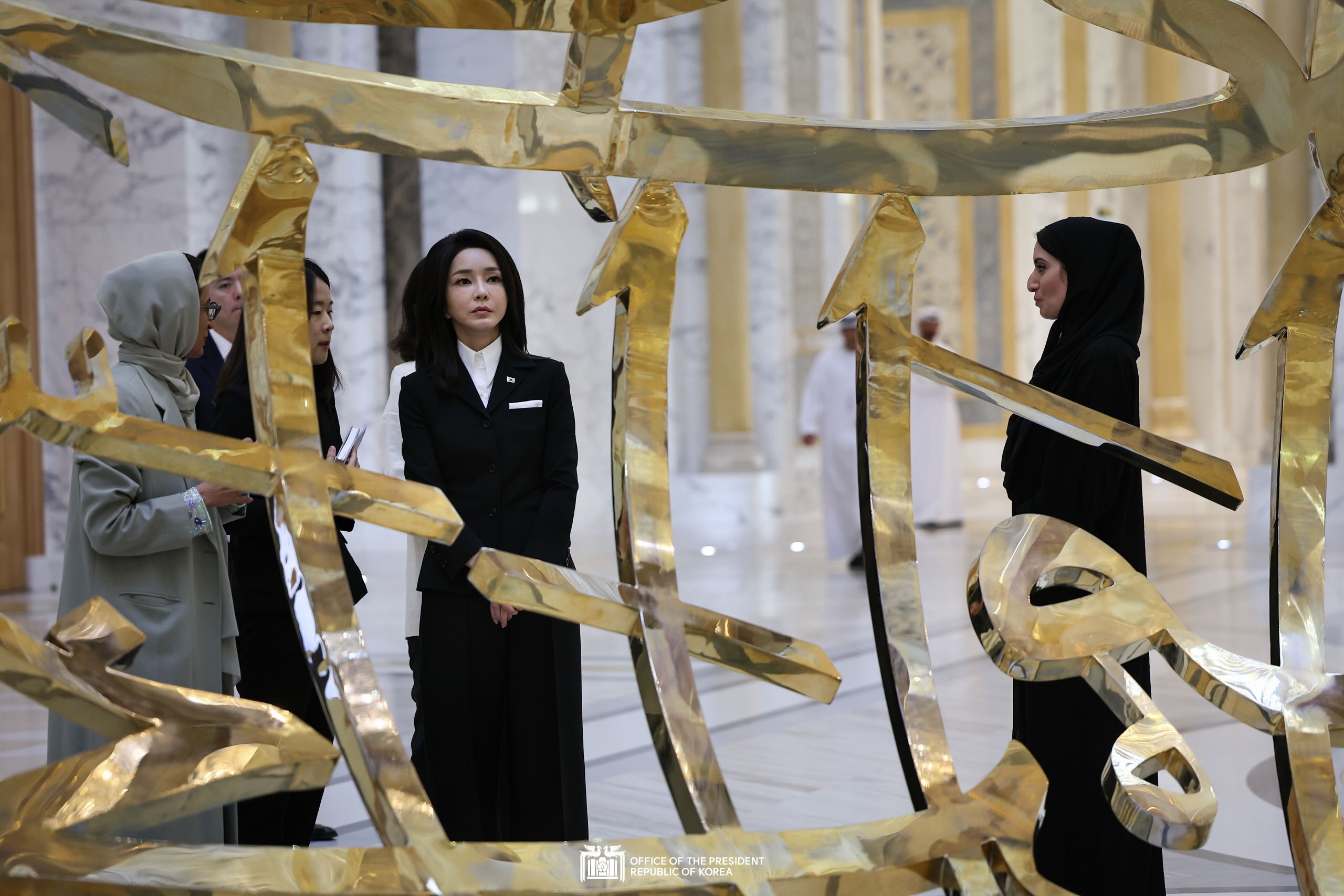 First Lady Kim Keon Hee meeting with UAE Minister of Culture and Youth Noura bint Mohammed Al Kaabi slide 1