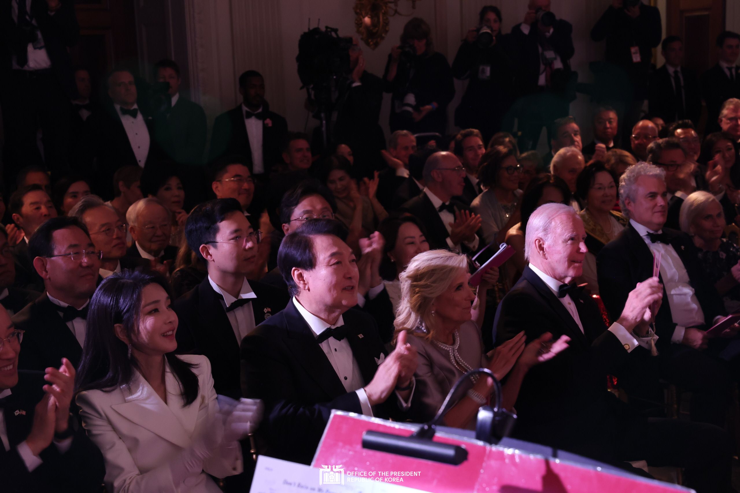The President and First Lady attending the State Dinner hosted by the U.S. President and First Lady Slide19