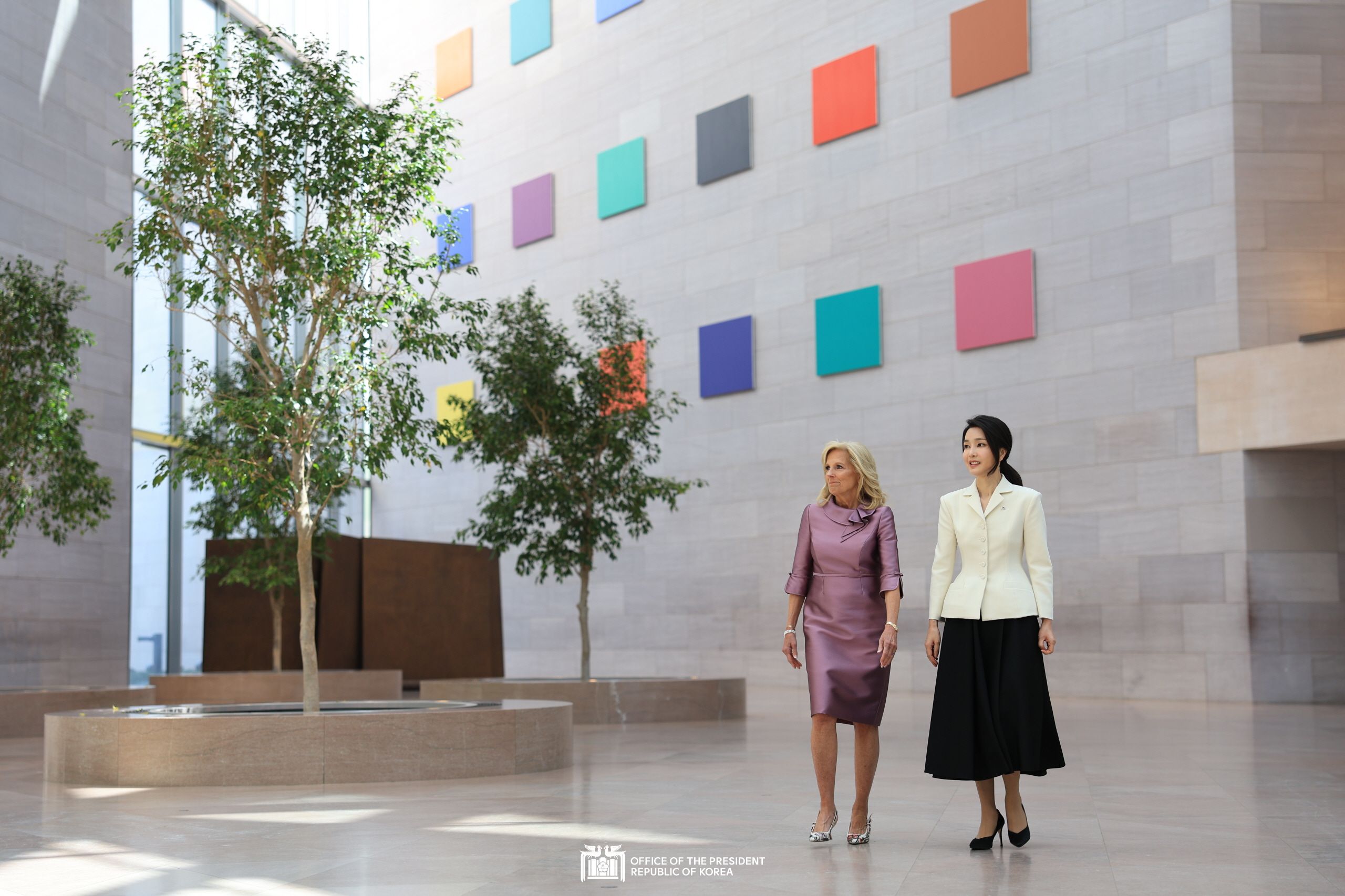 First Lady Kim Keon Hee visiting the National Gallery of Art with U.S. First Lady Jill Biden slide 1