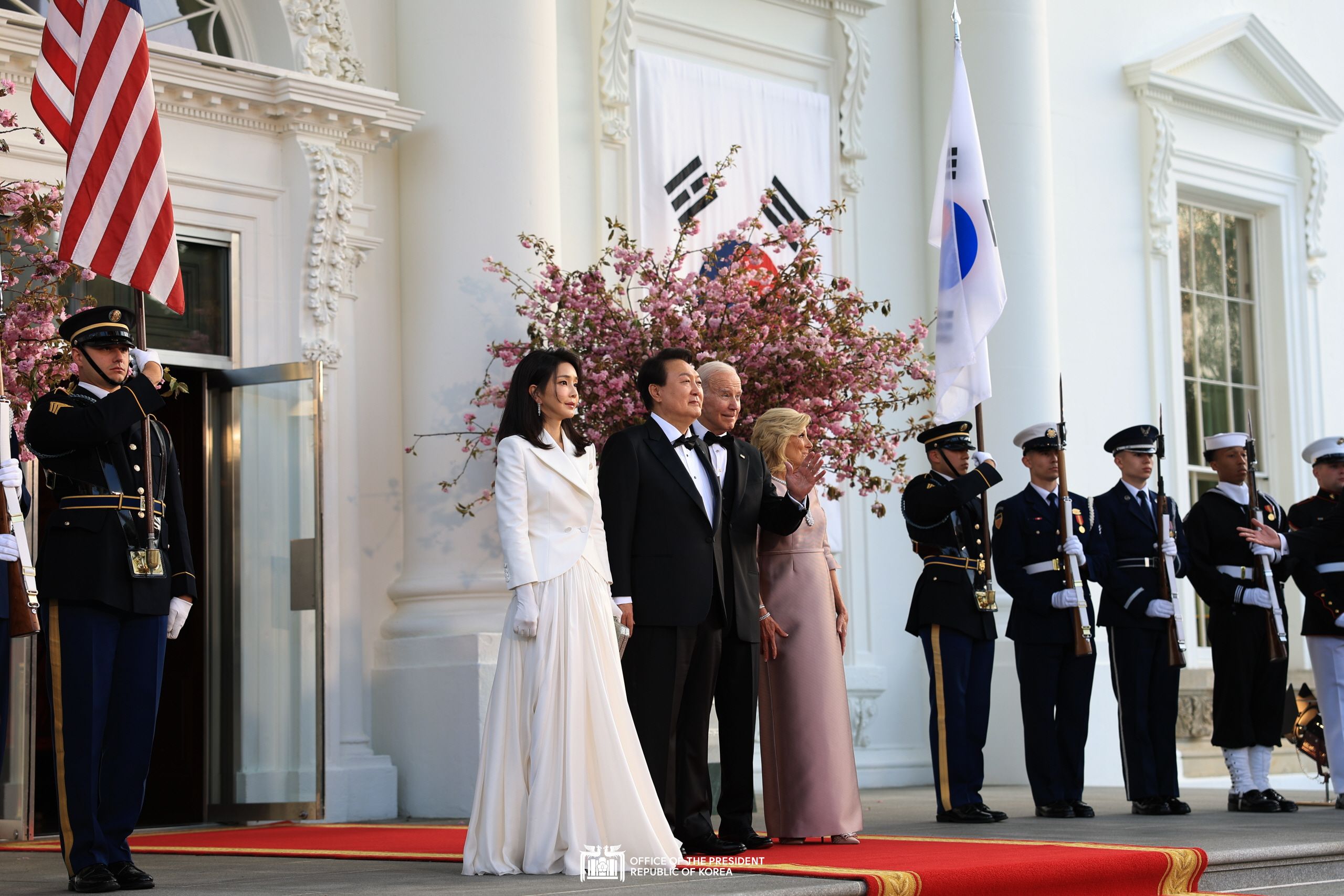 The President and First Lady attending the State Dinner hosted by the U.S. President and First Lady Slide1