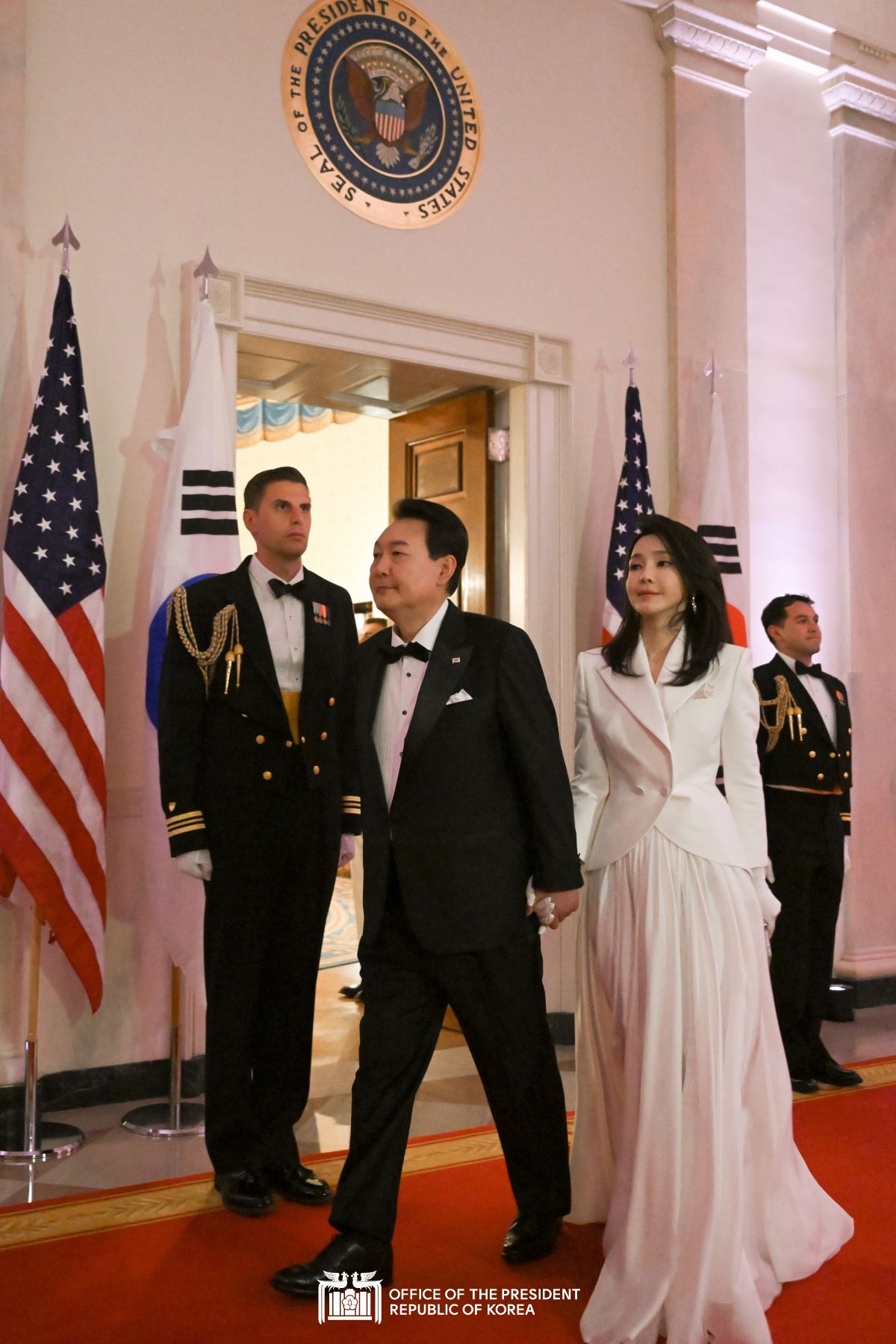 The President and First Lady attending the State Dinner hosted by the U.S. President and First Lady Slide11