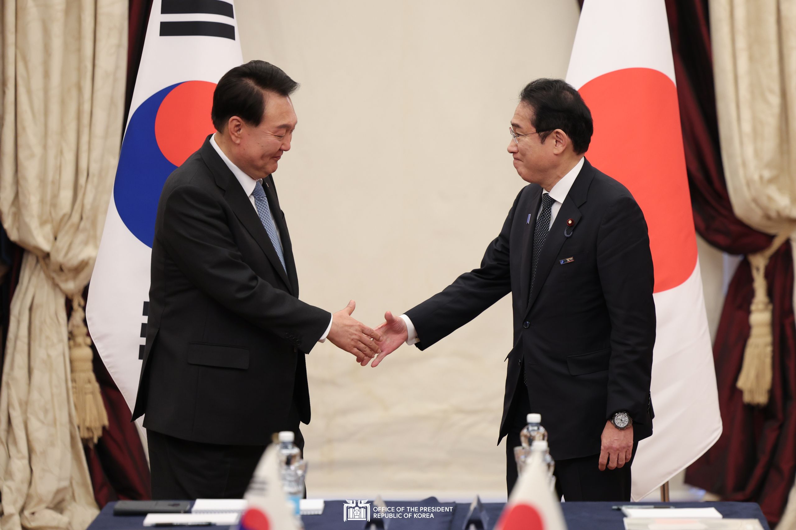 Korea-Japan Summit in Vilnius, Lithuania slide 1