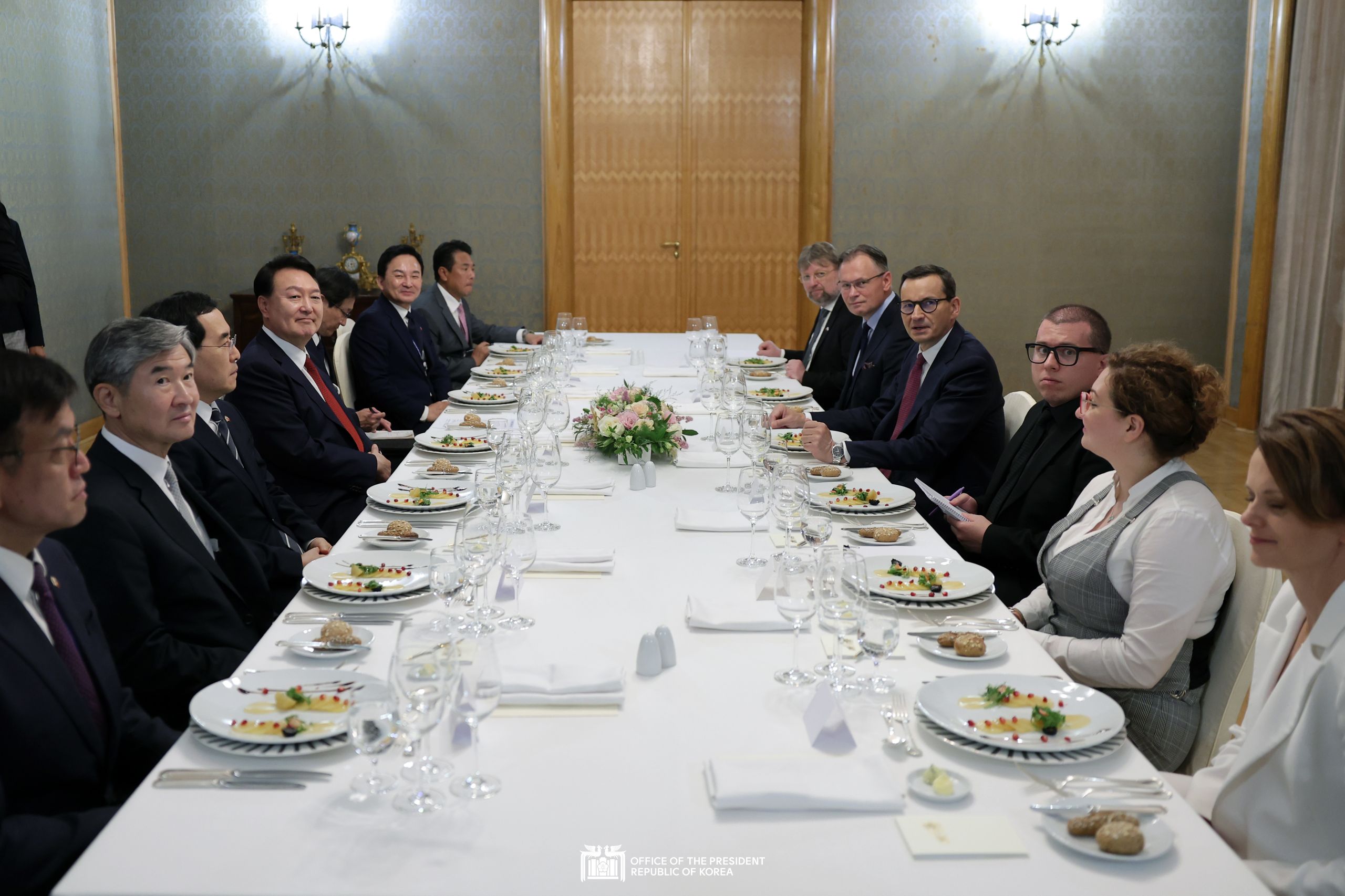 Luncheon hosted by the Prime Minister of Poland slide 1