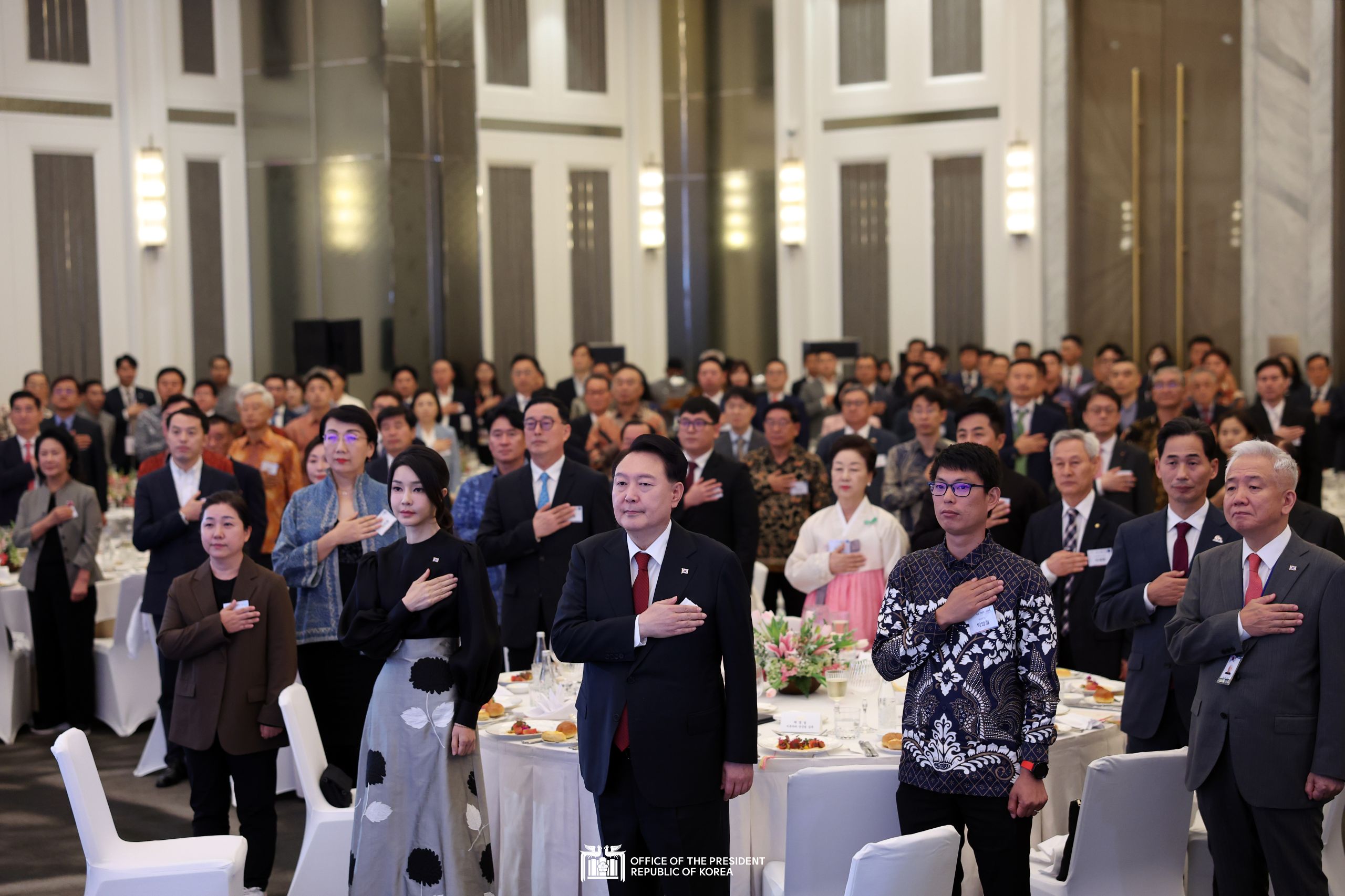 Meeting with members of the Korean community in Indonesia slide 1