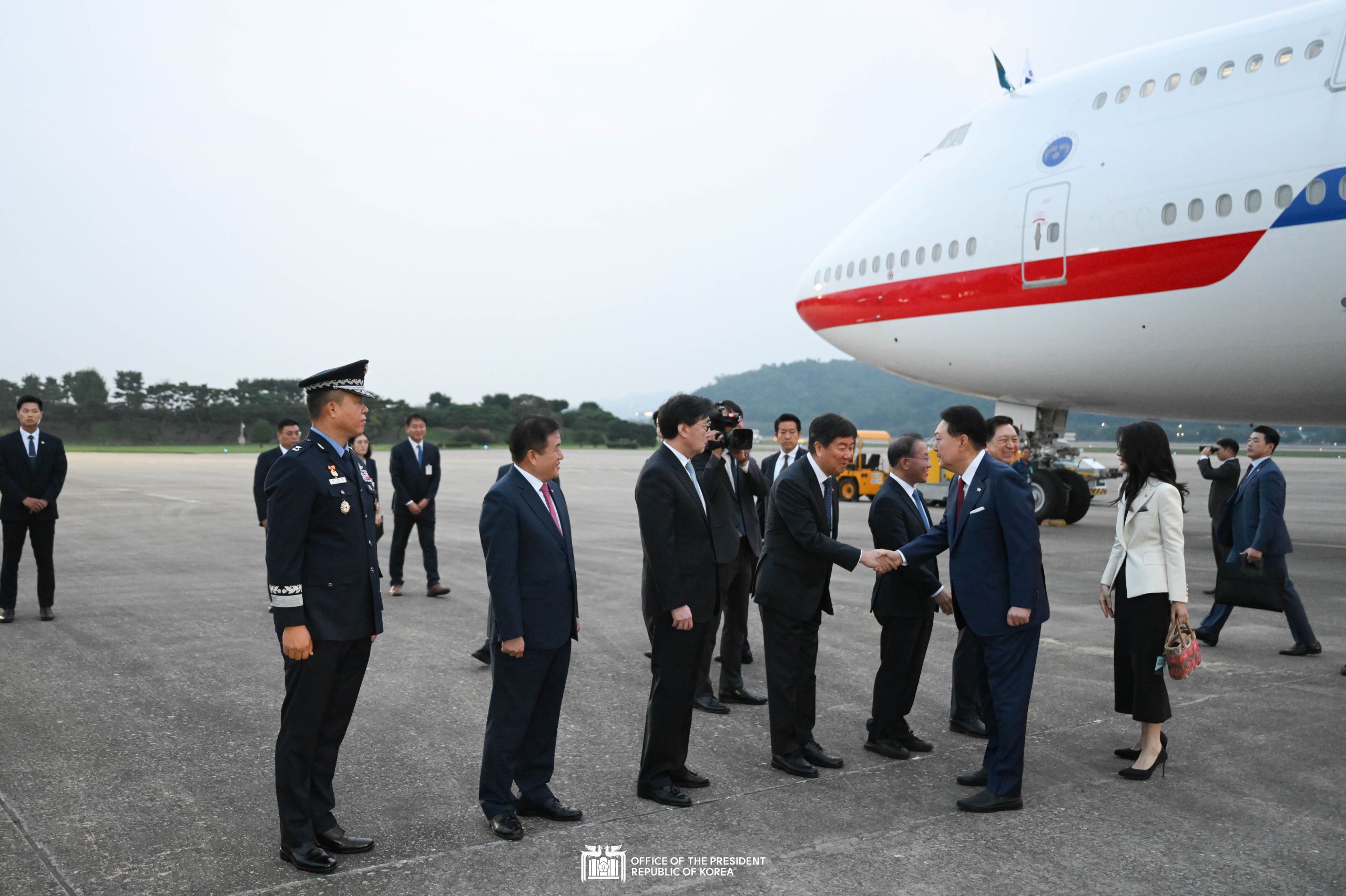 Arriving at Seoul Air Base slide 1