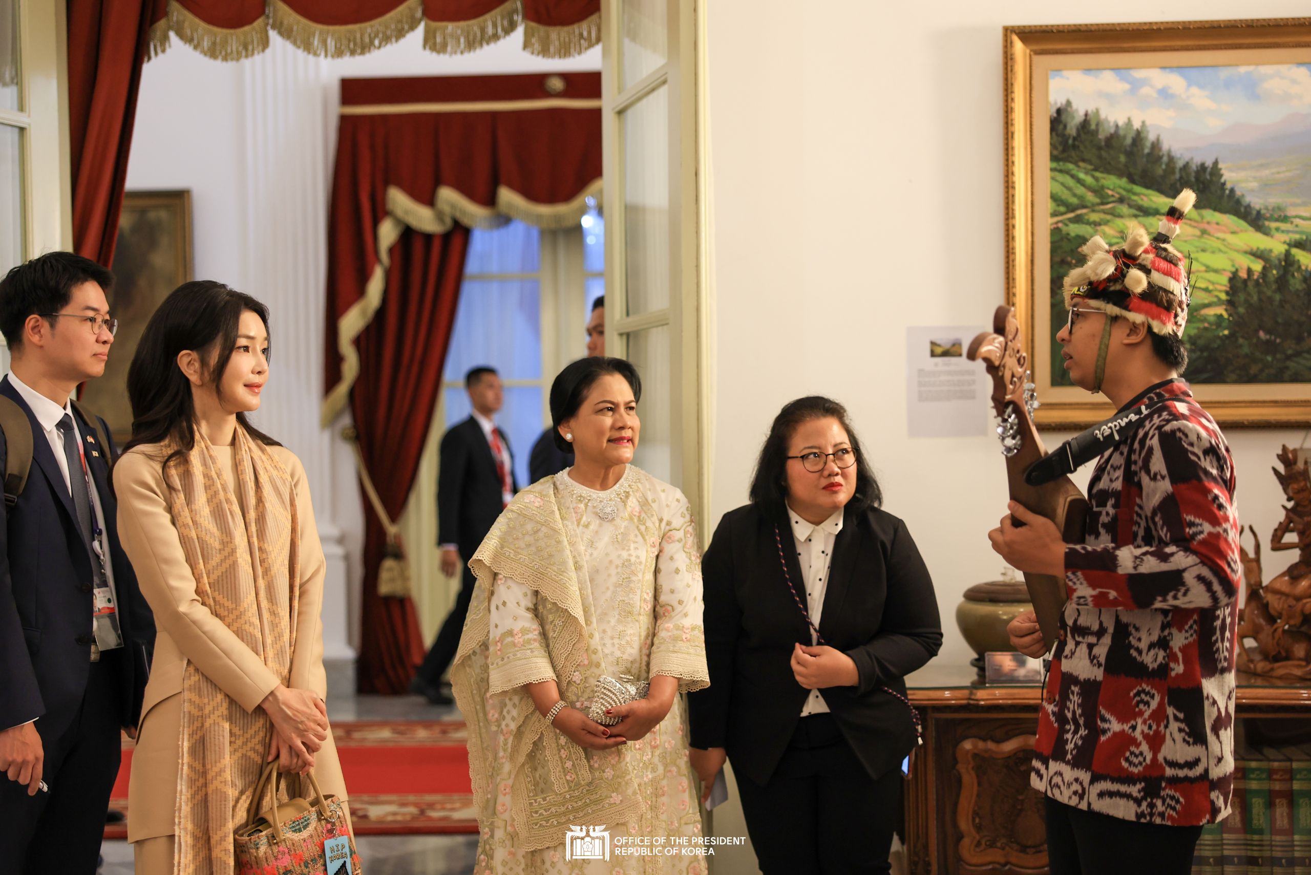 First Lady Kim Keon Hee conversing over tea with Iriana Joko Widodo, wife of Indonesian President Joko Widodo in Jakarta, Indonesia slide 1