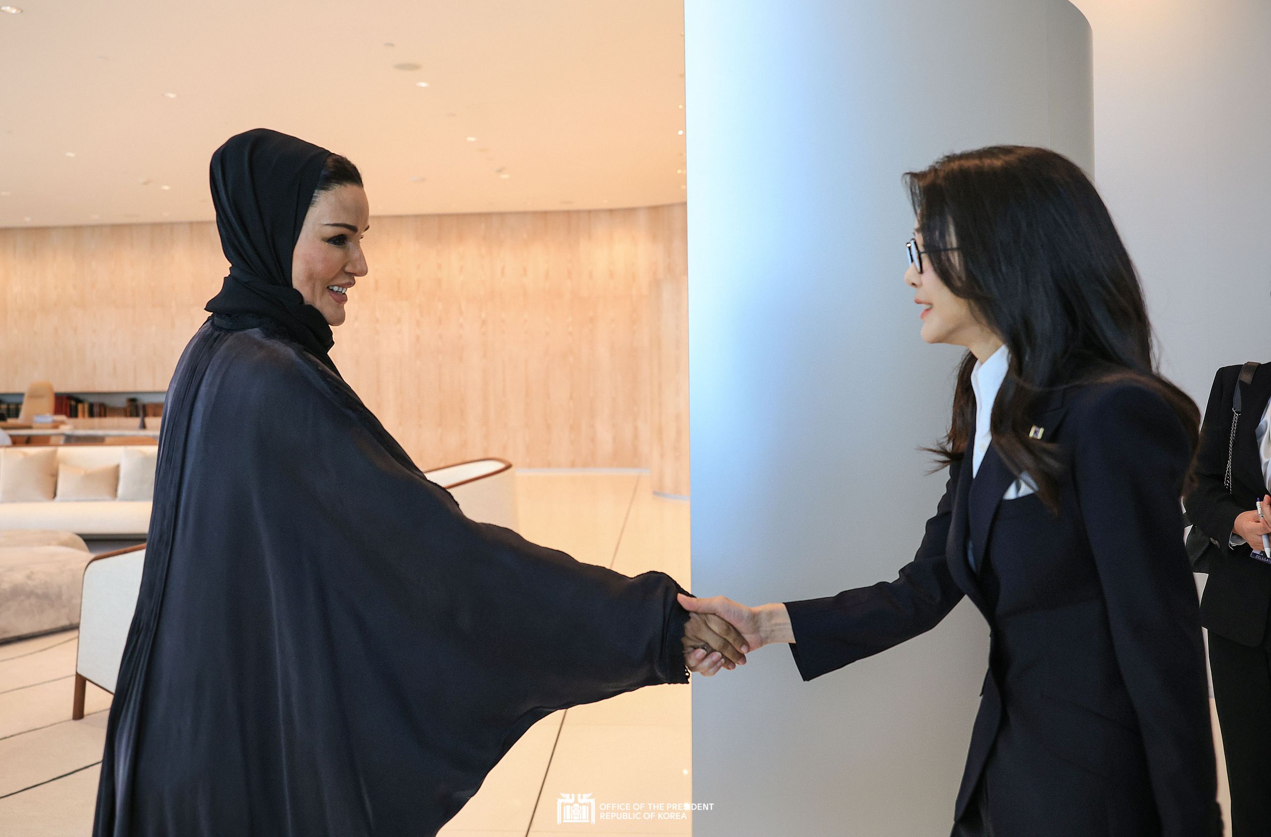 First Lady Kim Keon Hee meeting with Sheikha Moza bint Nasser, the mother of the Emir of Qatar slide 1