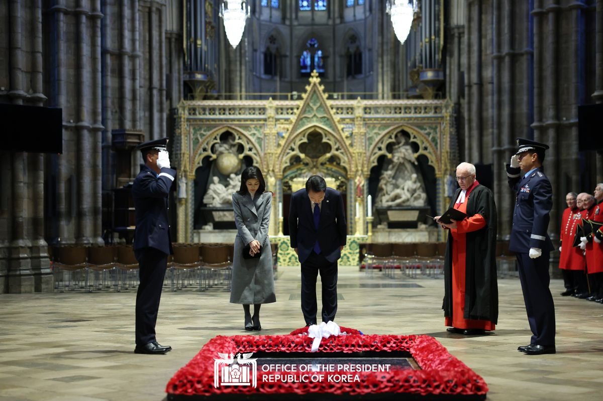 Laying a wreath at the Tomb of the Unknown Warrior
