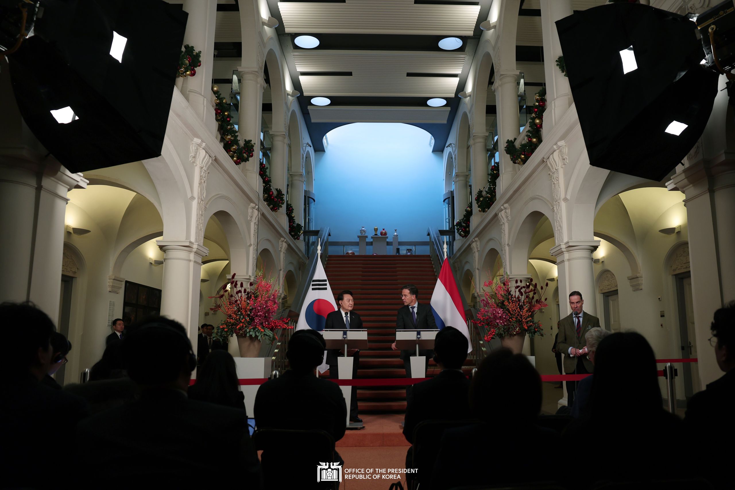 Korea-Netherlands joint press conference slide 1