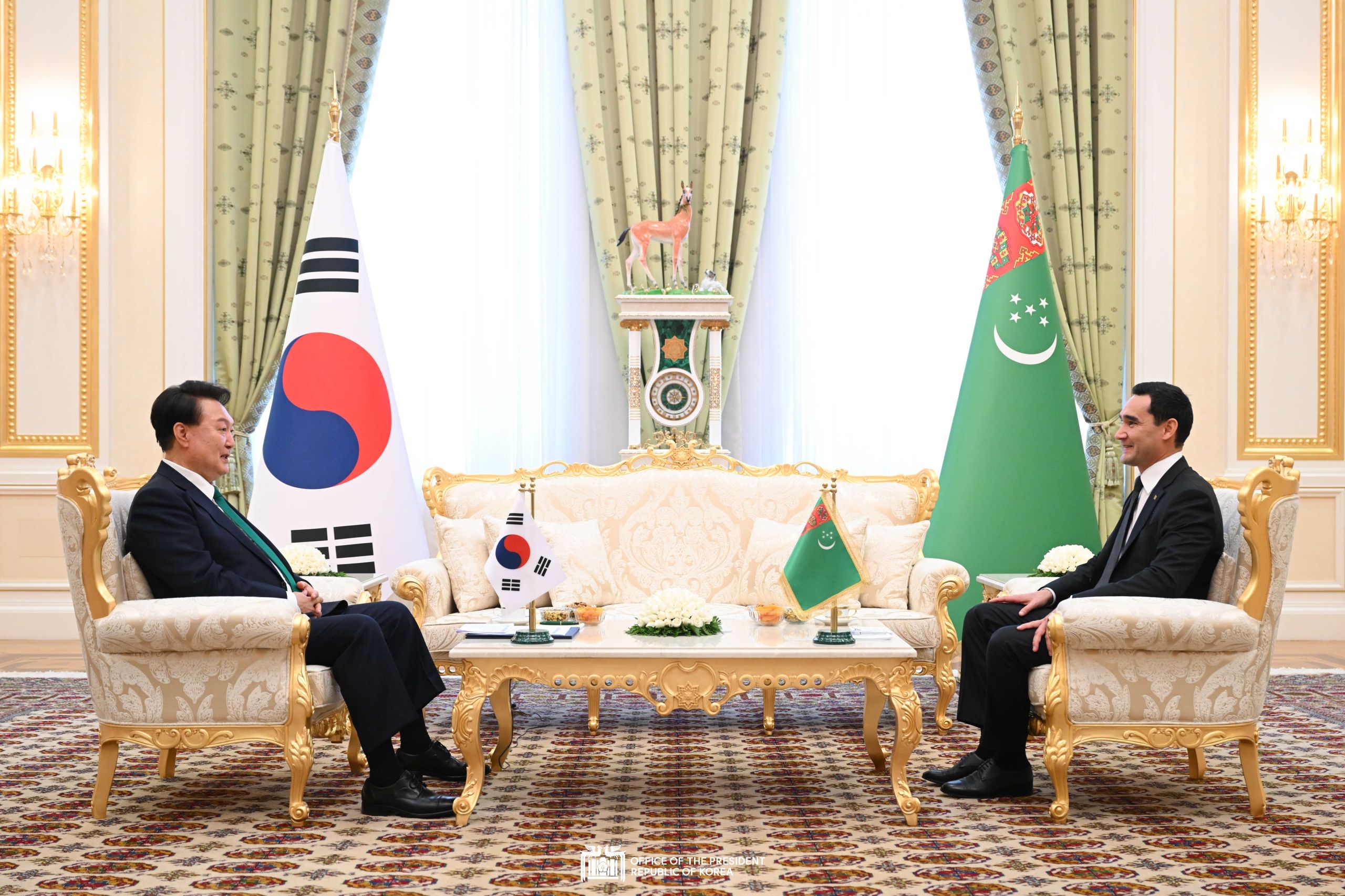 Korea-Turkmenistan one-on-one summit slide 1