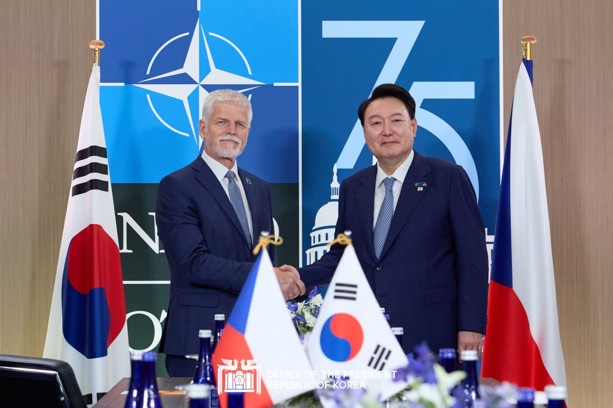 Korea-Czech Republic summit on the sidelines of the NATO Summit