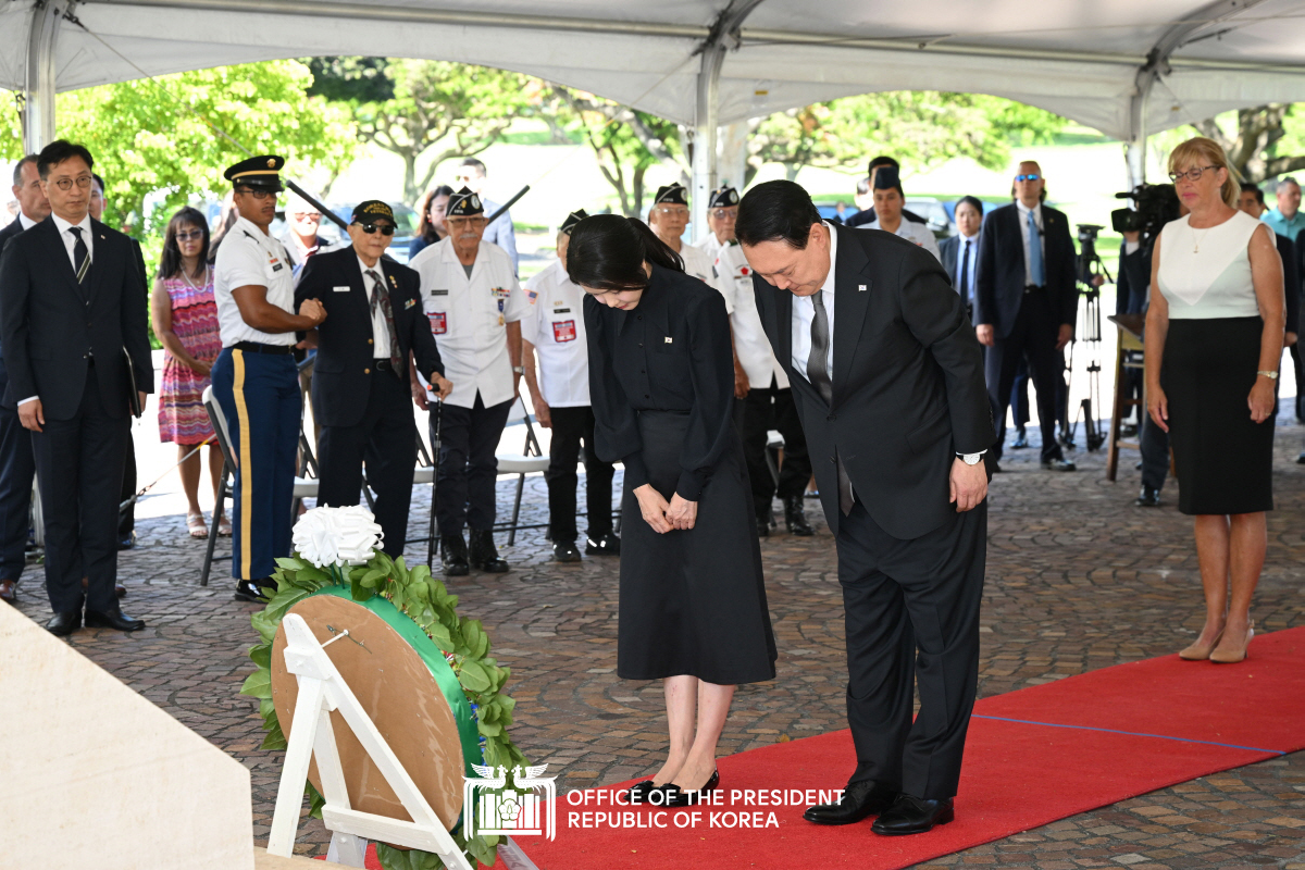 Laying a wreath at the National Memorial Cemetery of the Pacific in Hawaii