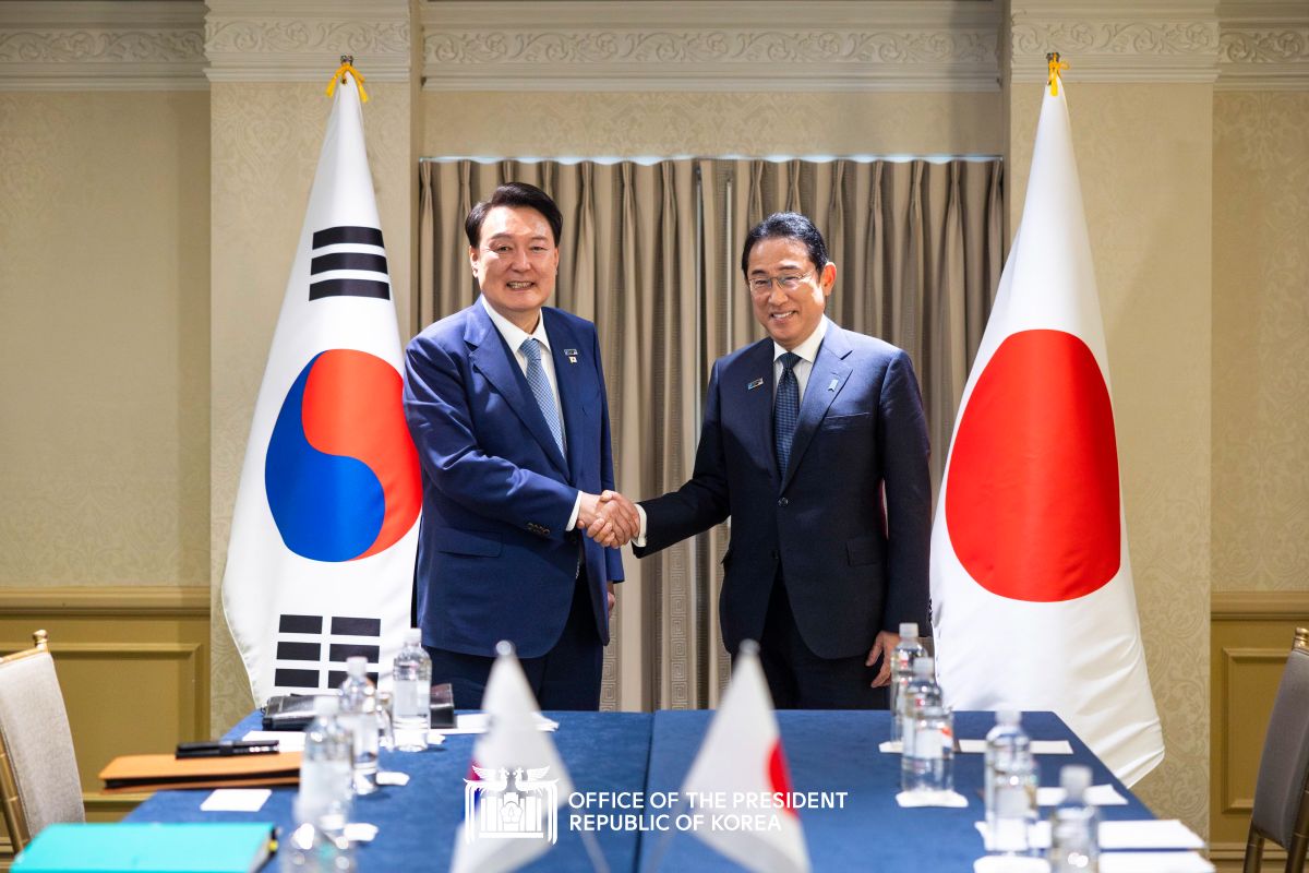 Korea-Japan summit on the sidelines of the NATO Summit