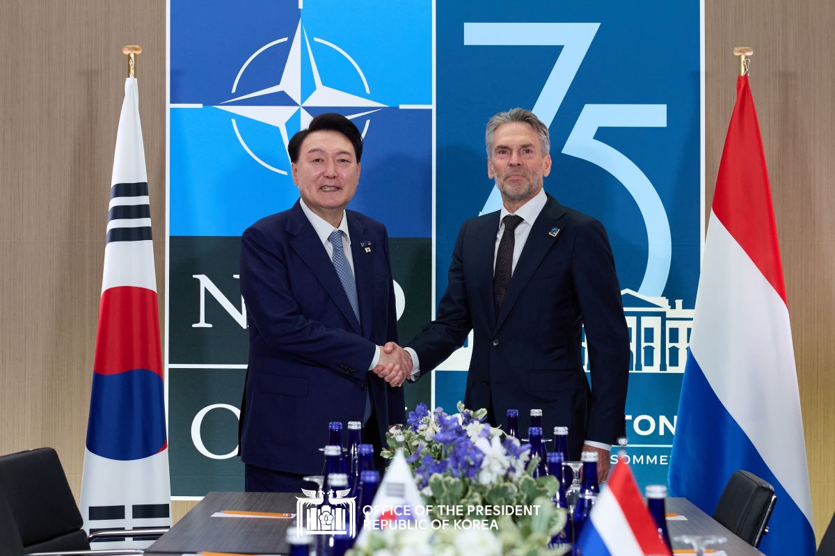 Korea-Netherlands summit on the sidelines of the NATO Summit