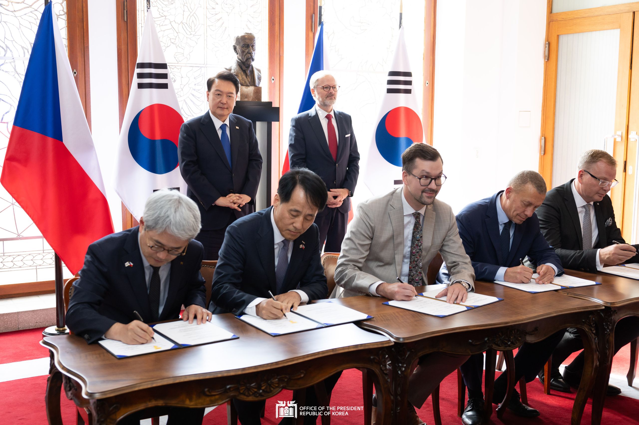 Attending a signing ceremony for MOUs on financial cooperation and a working luncheon hosted by the Czech Prime Minister slide 1