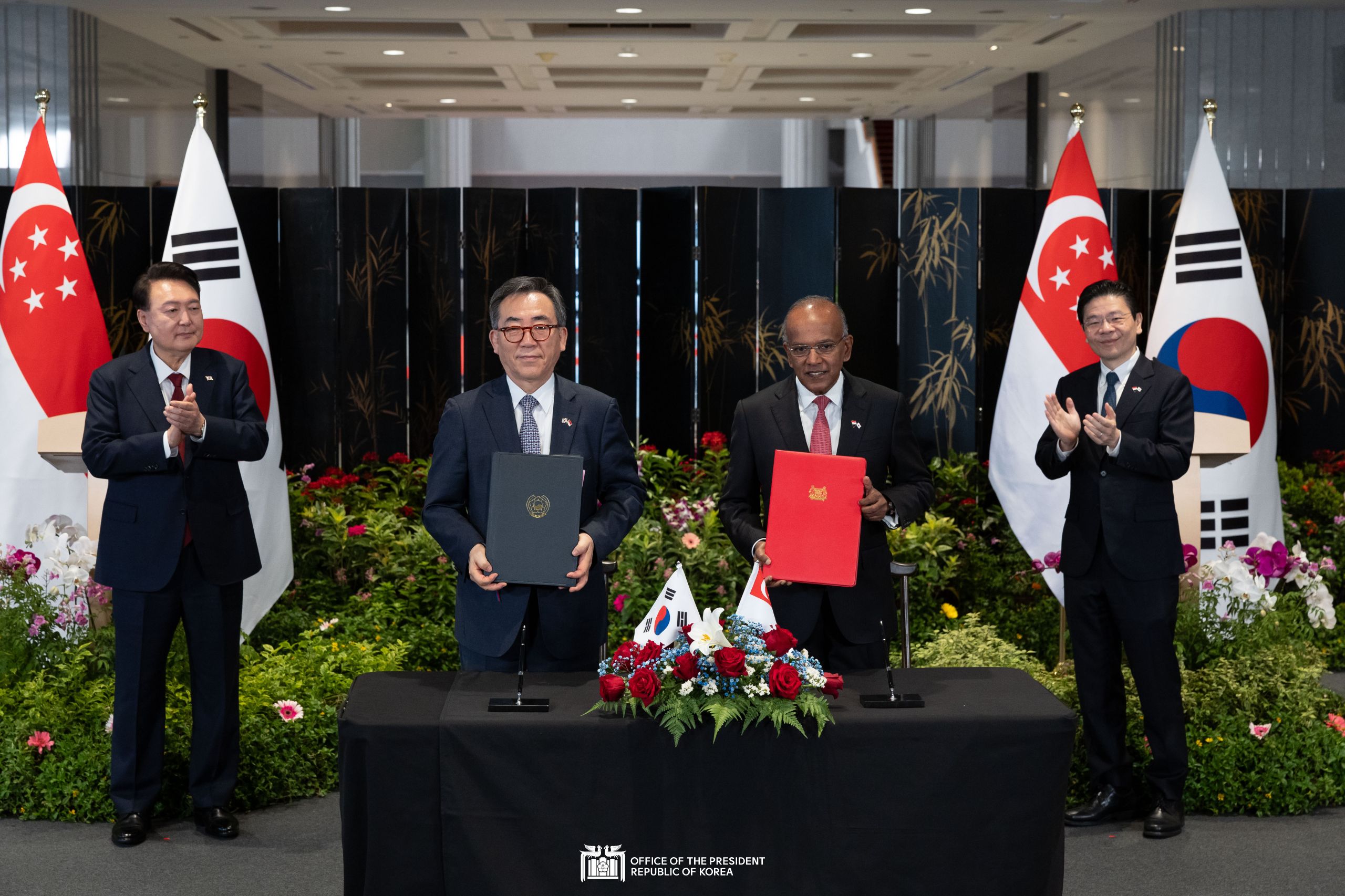 Korea-Singapore agreement and MOU signing ceremony and joint press statement slide 1