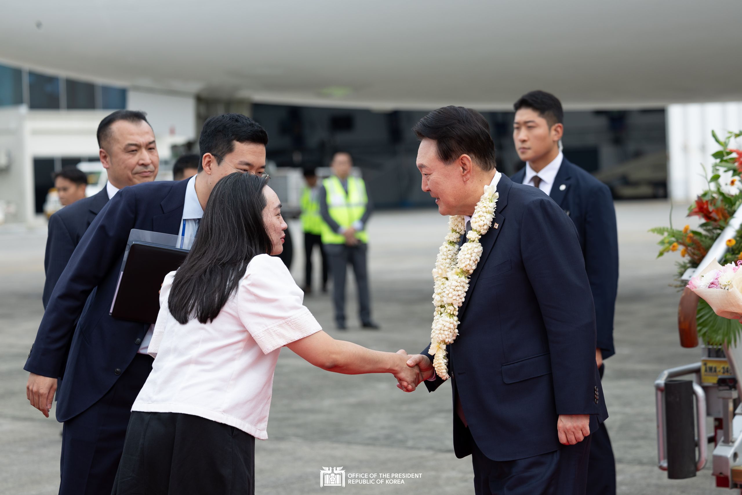 Arriving at Ninoy Aquino International Airport in Manila, the Philippines slide 1