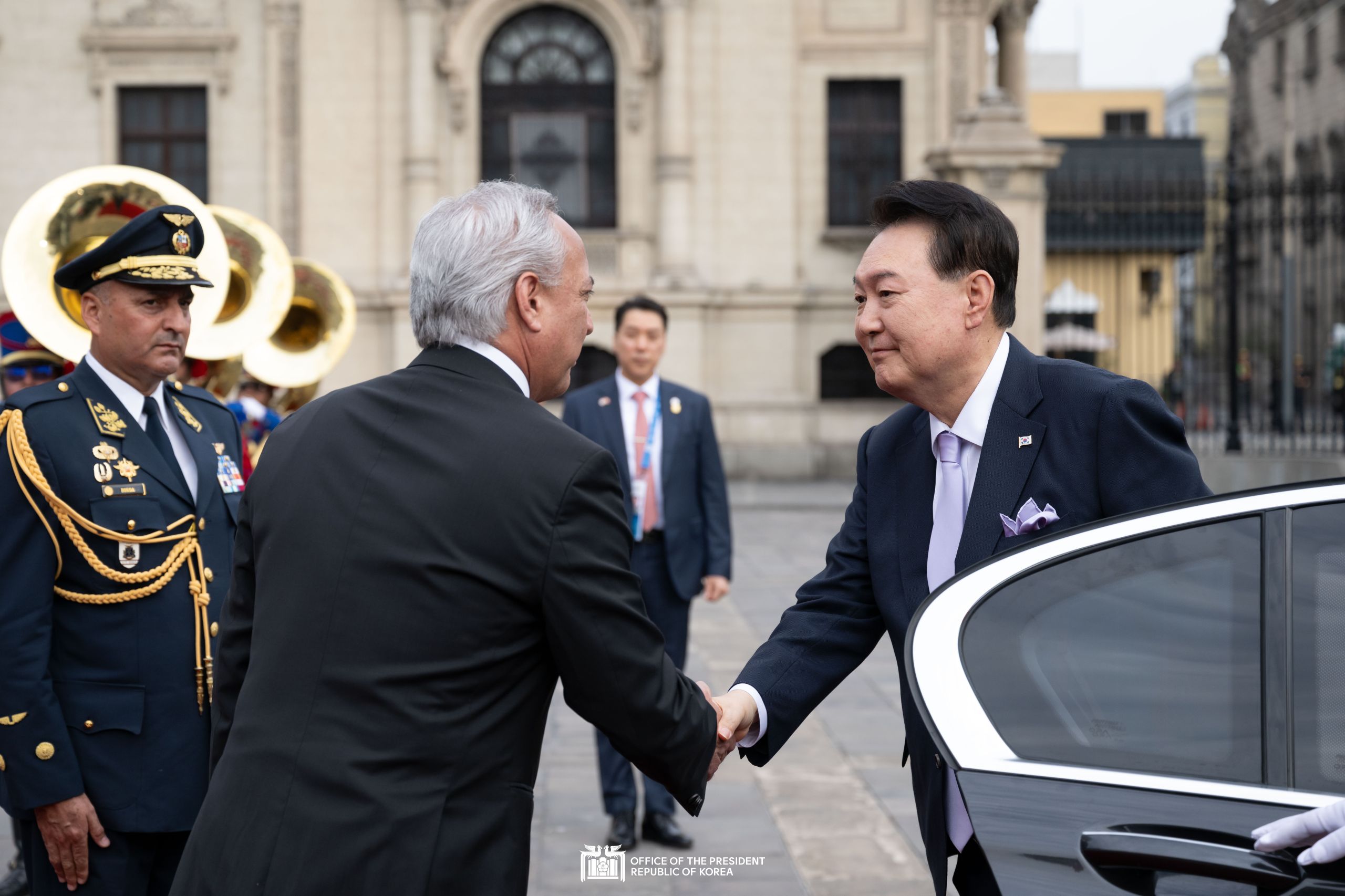 Welcoming Ceremony for the Official Visit to Peru slide 1