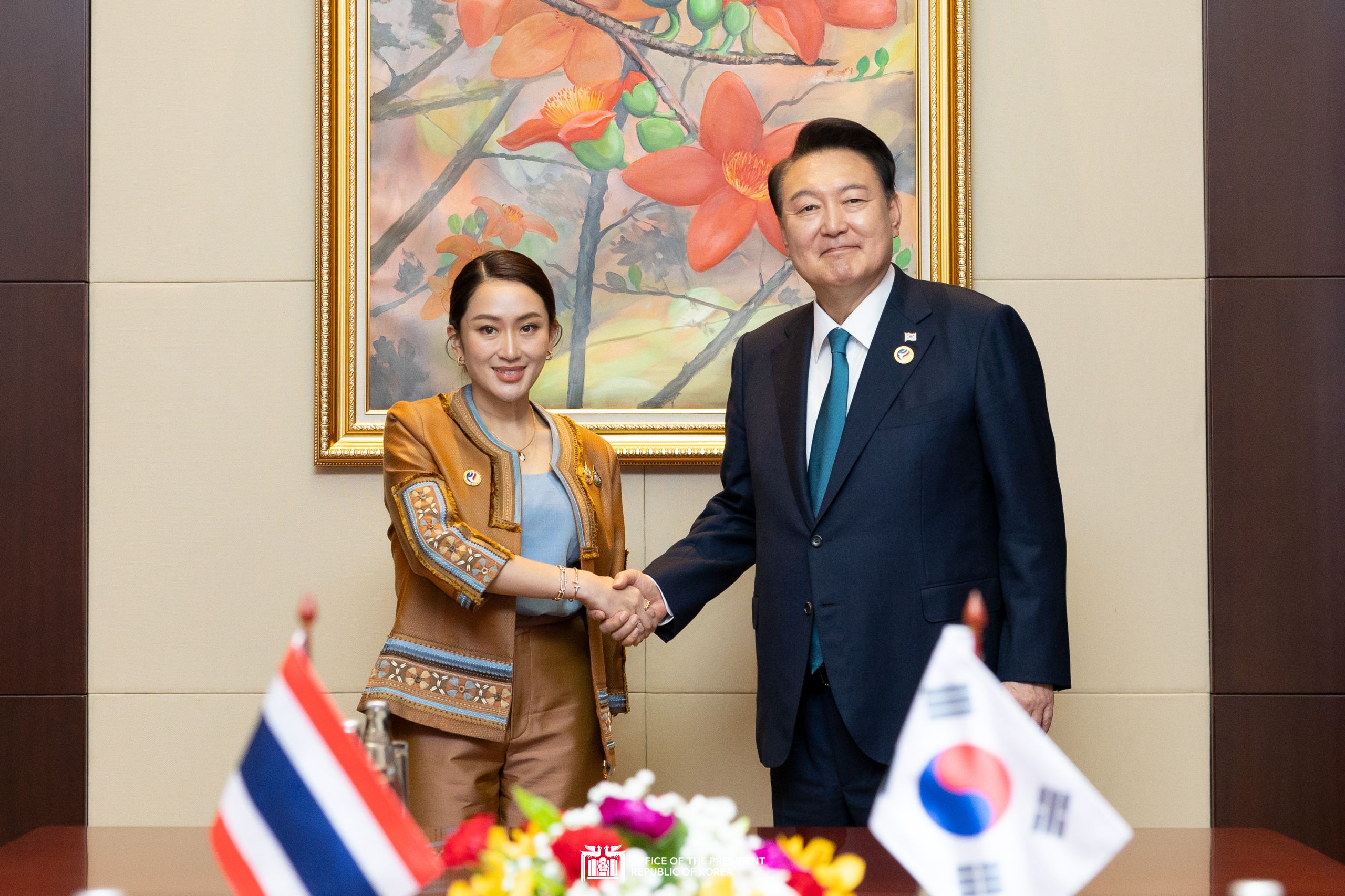 Korea-Thailand Summit in Vientiane, Laos slide 1